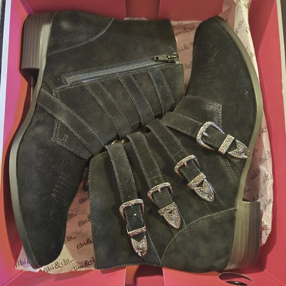 New in box Sz 10 Fibi & Clo Boots - Picture 2 of 3